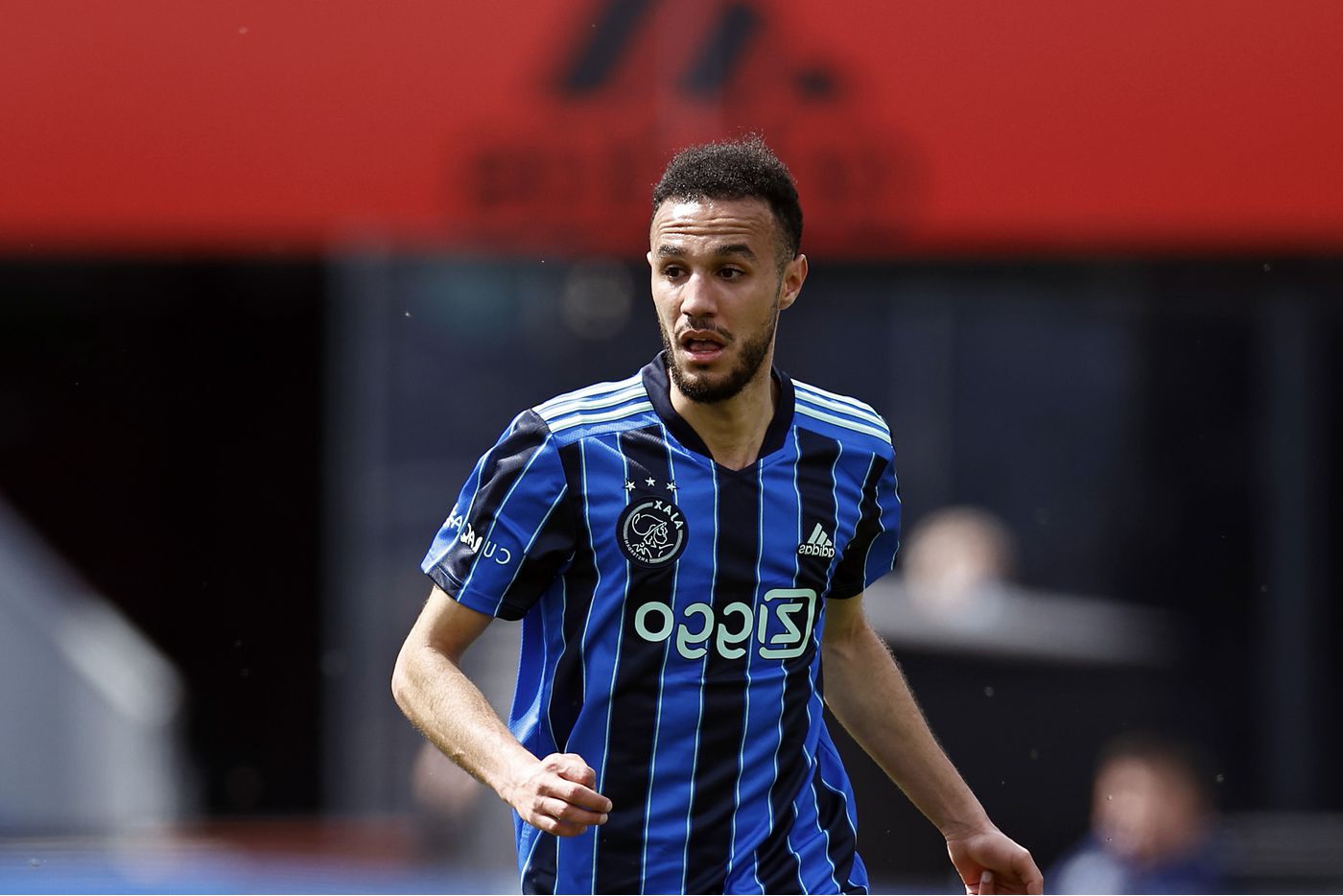 拜仁将进行小面积球员换血(拜仁边后卫再升级,后防线