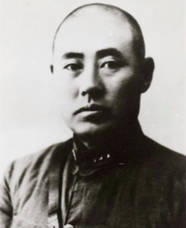 傅作义与陈明仁，为何在军中待遇差距很大？