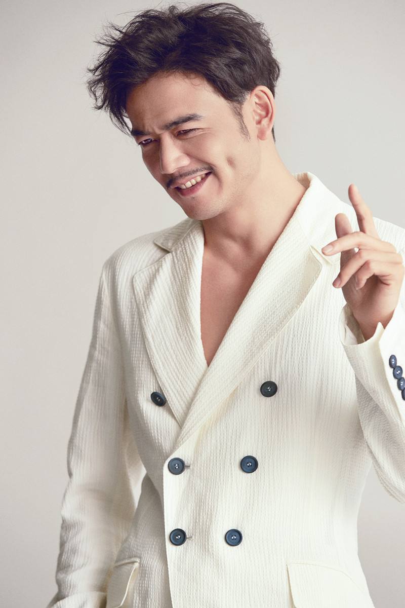 红得快，沉得也快，这8位“风光不再”的明星，如今有人露了原形