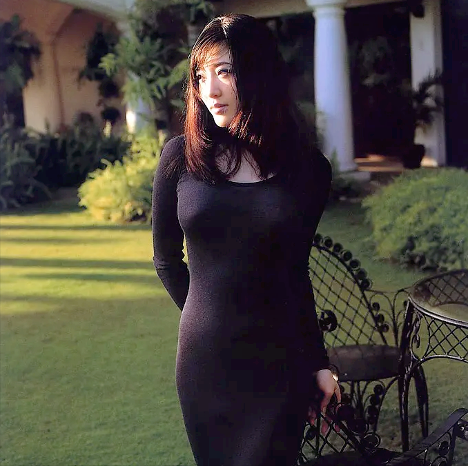 亚洲乳神("亚洲第一美胸"杨思敏,从巅峰到退圈究竟发生了什么)