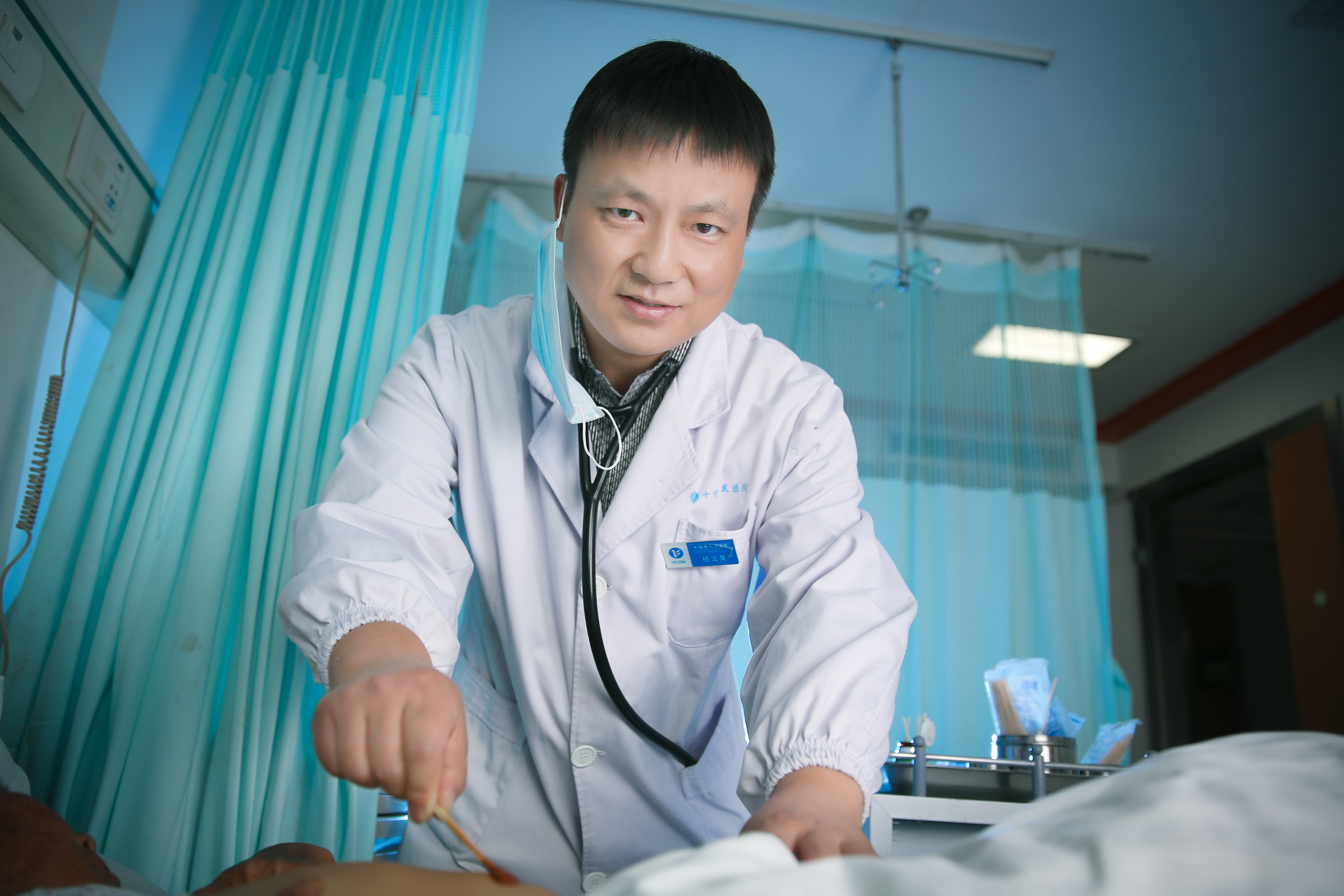 十堰市人民医院杨文昊：兼收并蓄研医技 中西融合治杂病