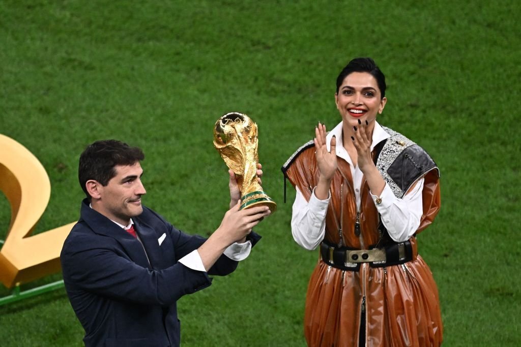 吉娘娘2014年世界杯（卡塔尔世界杯未见超模！印度一姐穿着保守吸人眼球，卡西2次护杯）