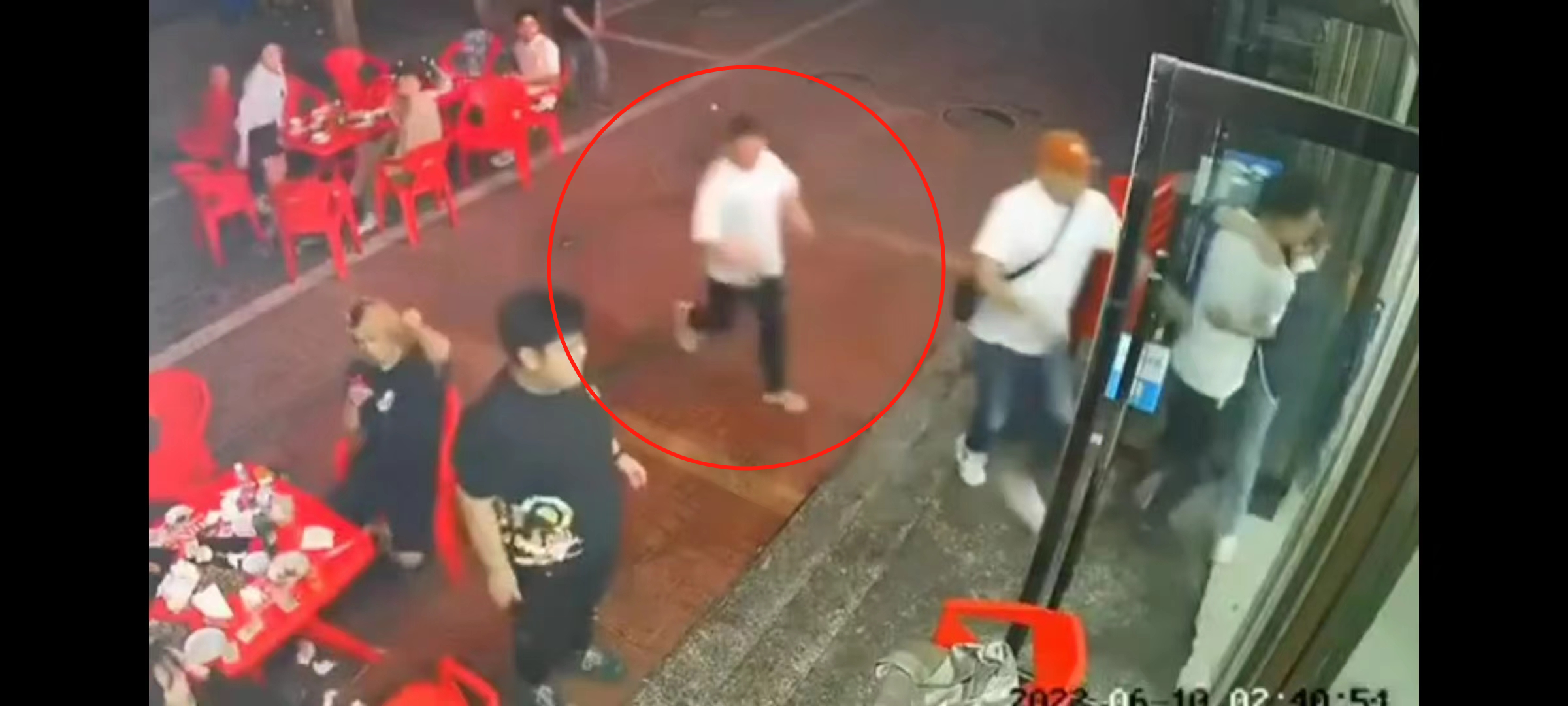 “唐山烧烤店”细节，同伙均为暴戾之徒，手段令人发指