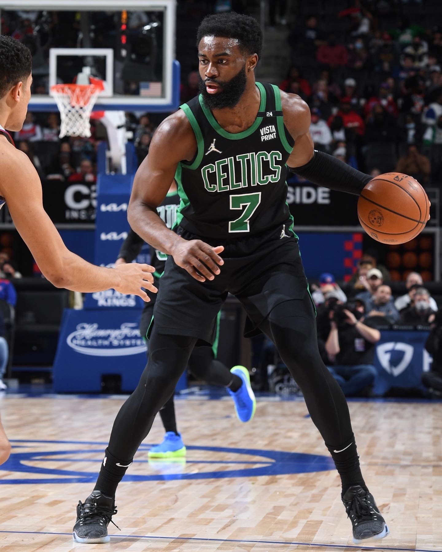 都有哪些nba球员穿过速决5(2月5日NBA球鞋上脚，德罗赞、杰伦布朗双双上脚科比10)