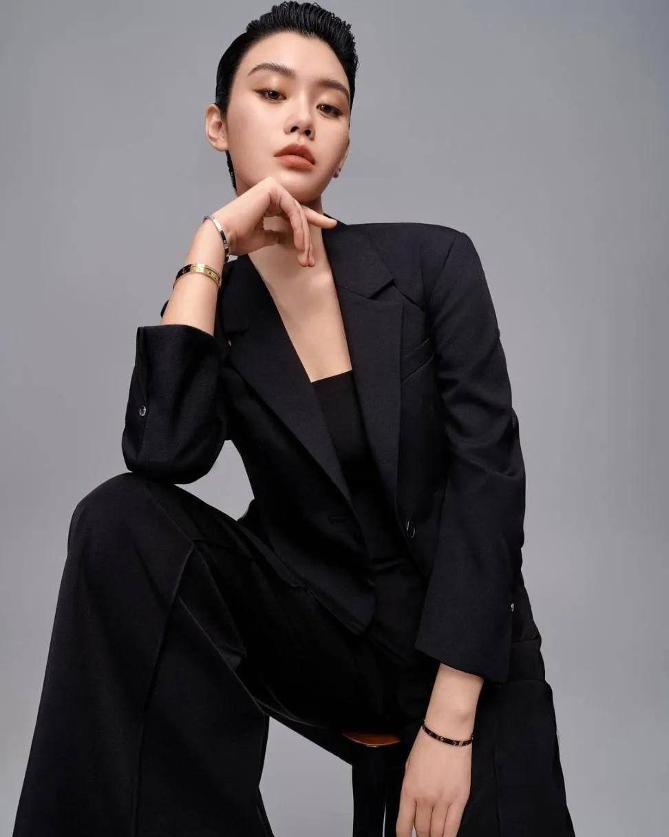 超模奚梦瑶嫁入豪门后，变得更加成熟，有魅力了