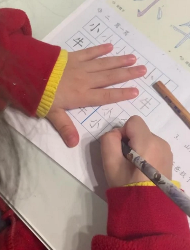 郭富城老婆豪华浴室内录视频，护肤品全是孕妇可用，被疑怀三胎