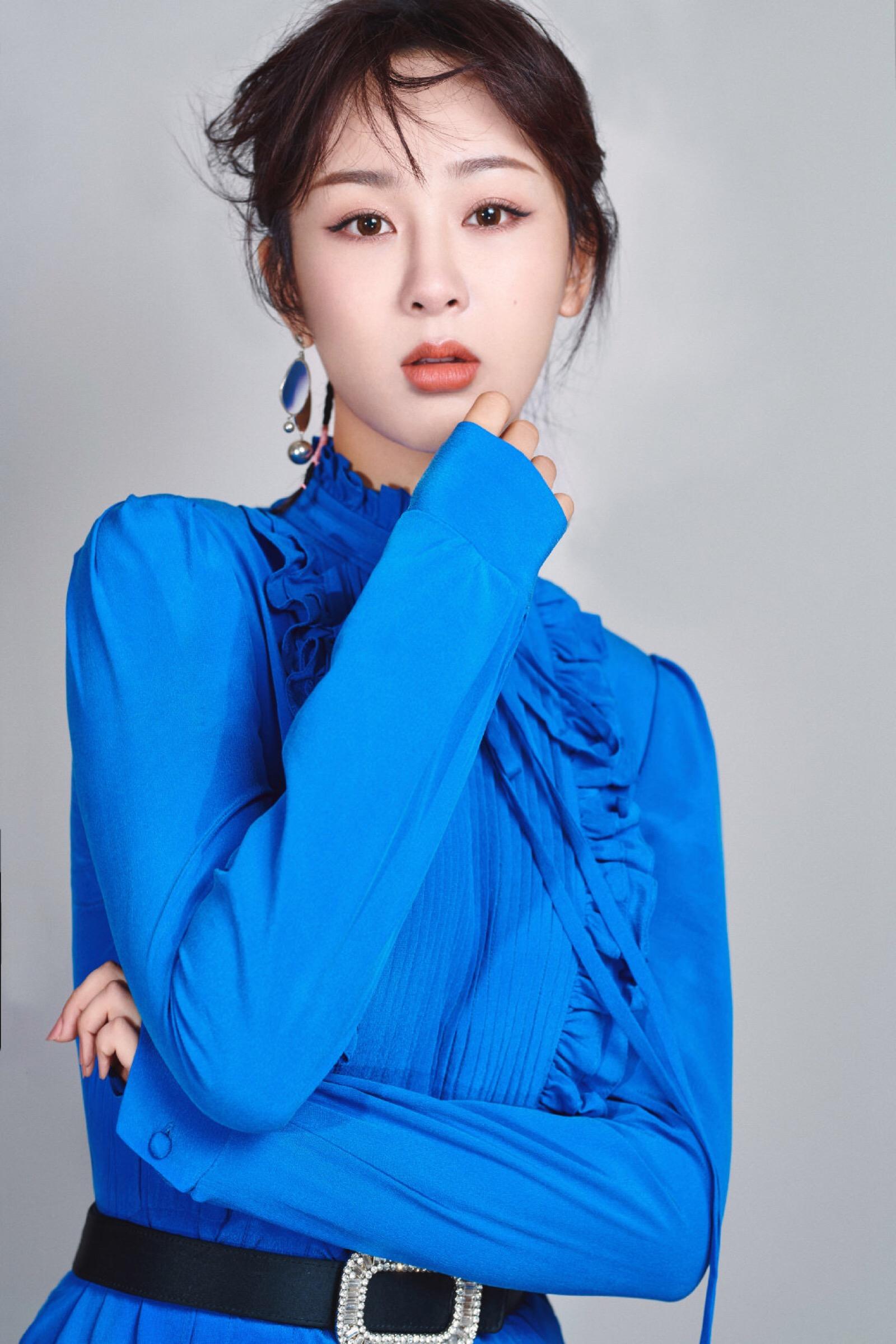 像杨颖这样一边吃着整容的红利,但是依旧改变不了她是人造美女的事实