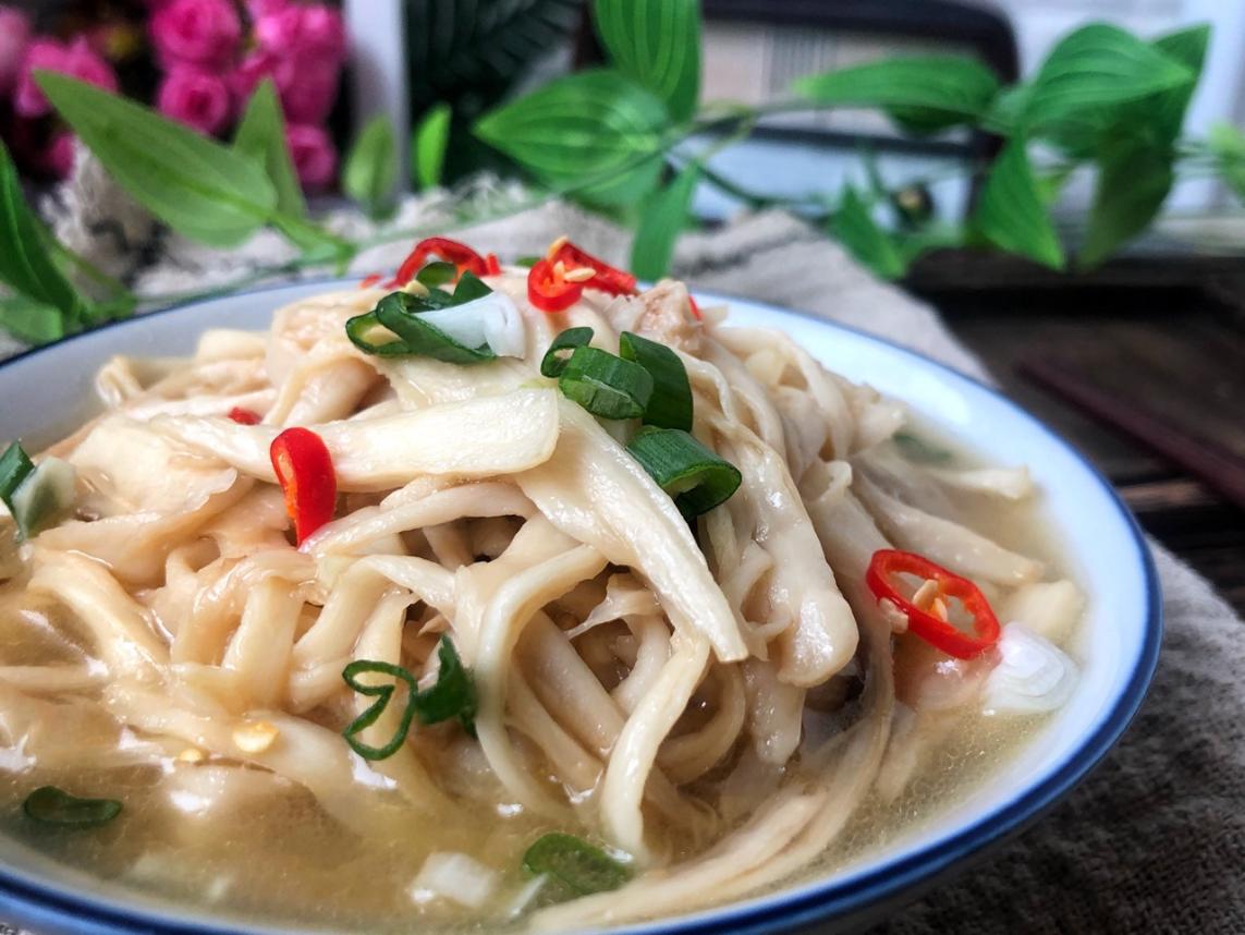 鸡腿菇怎么做好吃（鸡腿菇加蚝油简单炒炒鲜美可口营养高）