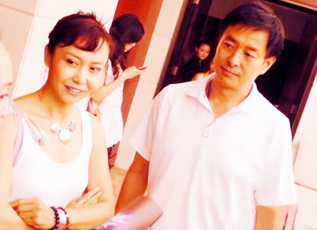 濮存昕“消失”的九年：丧弟又丧父，晚年不再演戏，只想照顾母亲