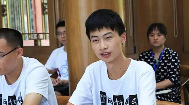 5年前,河北高考状元考744分,清华校长亲自登门邀请,后来怎样了