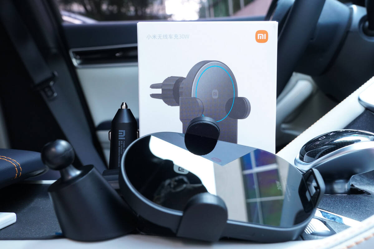 自动感应伸缩,小米无线车充30w图赏