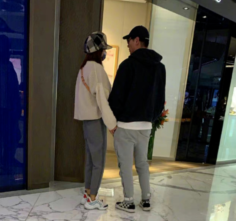 张亮：16岁辍学打工补贴病重父亲，31岁走红后到现在“无处可寻”