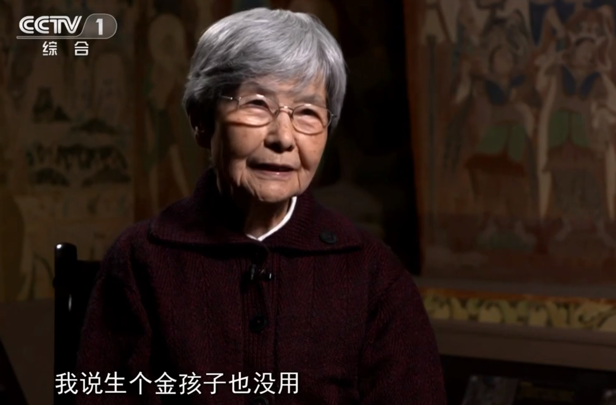 她是北大才女，却“抛下”丈夫，深居荒漠59年，82岁感动全中国