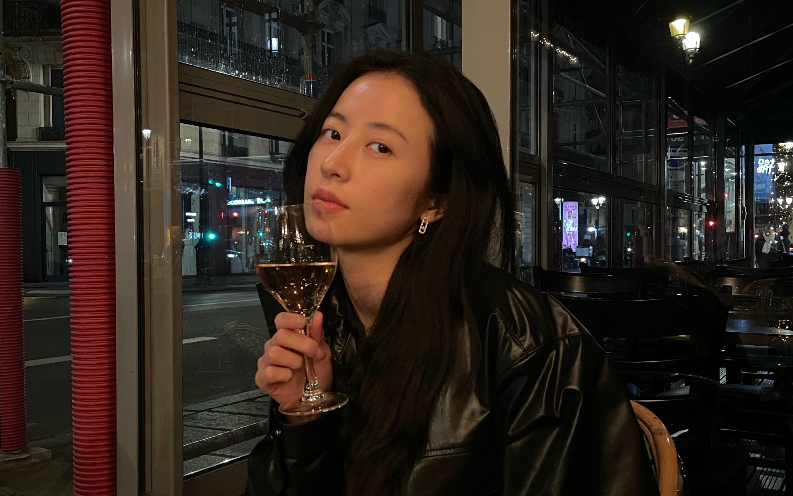 气质美女明星壁纸-周雨彤《爱情而已》