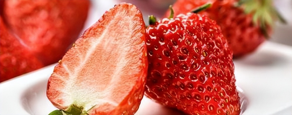 牛奶草莓和普通草莓的区别（详解2种草莓的不同）