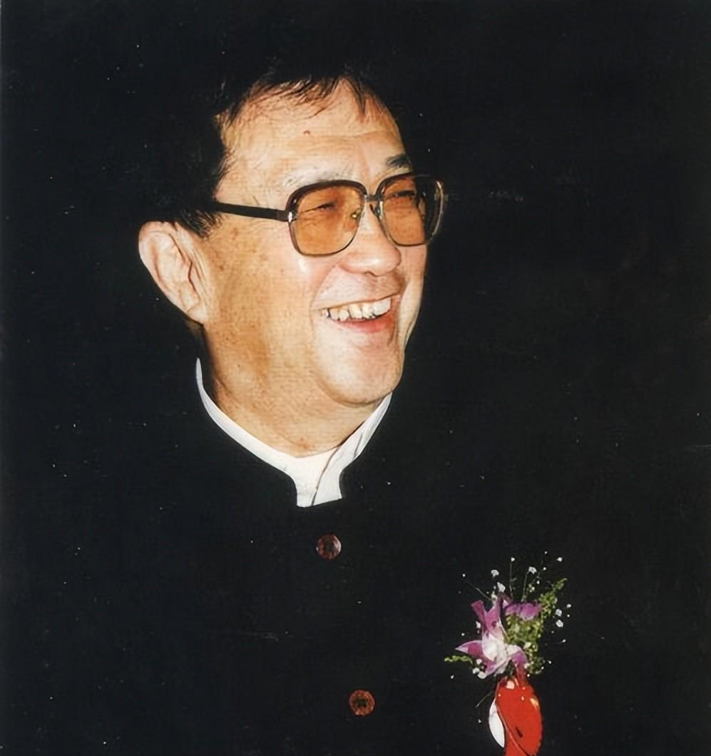 徐大雯(15年了,拿钱大闹谢晋葬礼的刘晓庆,实现照顾他妻儿的承诺了吗?