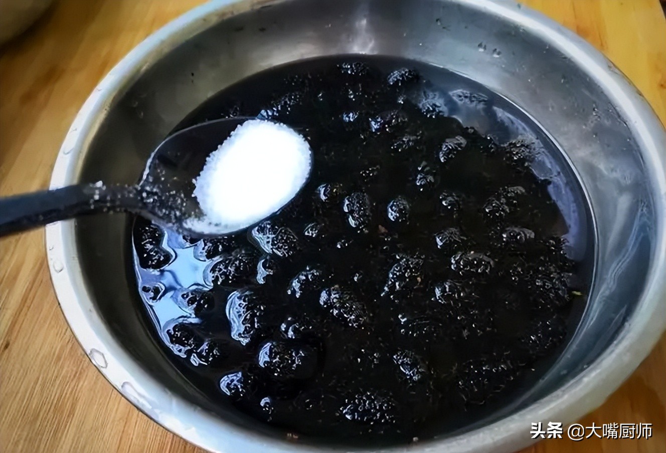 桑葚怎么清洗才能干净（只用3样桑葚里的脏东西全跑光）