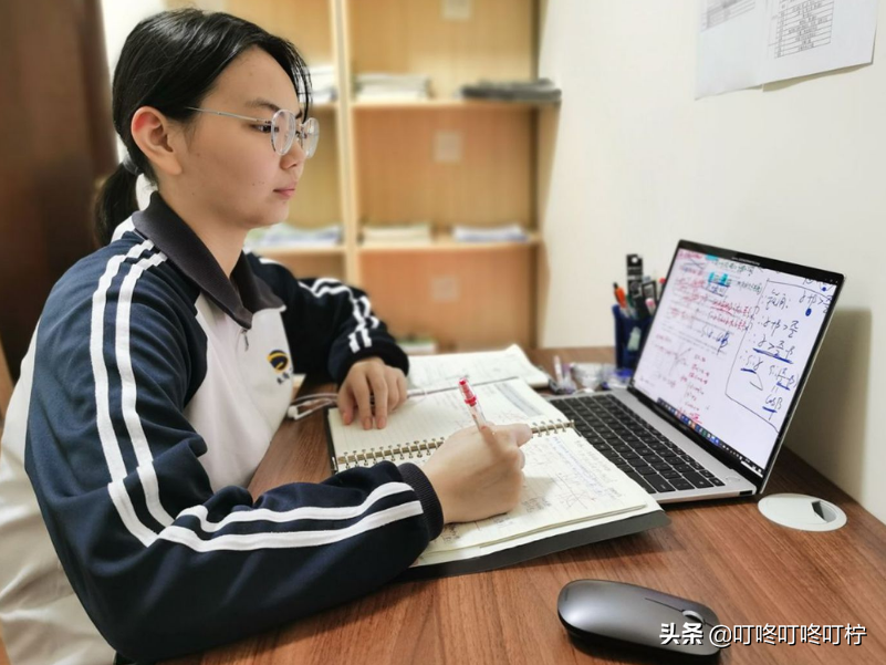 某高一学生，举报学校元旦不放假，网友：职高放假你去吗