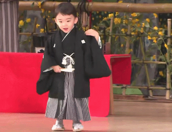 日本歌舞伎世家小少爷：2岁一句“干巴爹”爆红，15岁长成妖孽男