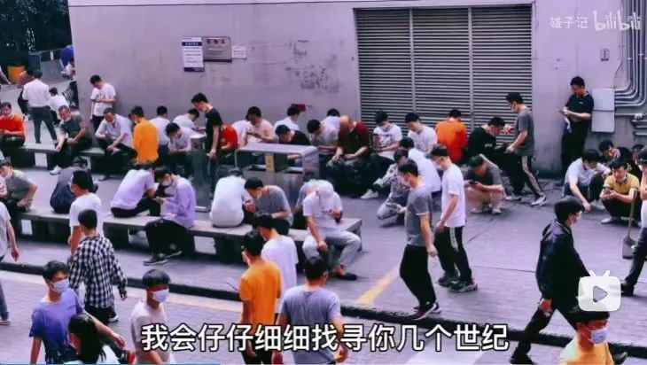 当富士康工人成为网红：一边拧螺丝，一边拍下流水线百态人生