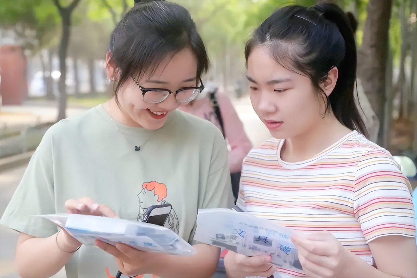 为何高考当天不能穿校服？班主任道出其中玄机，原来还有这层原因