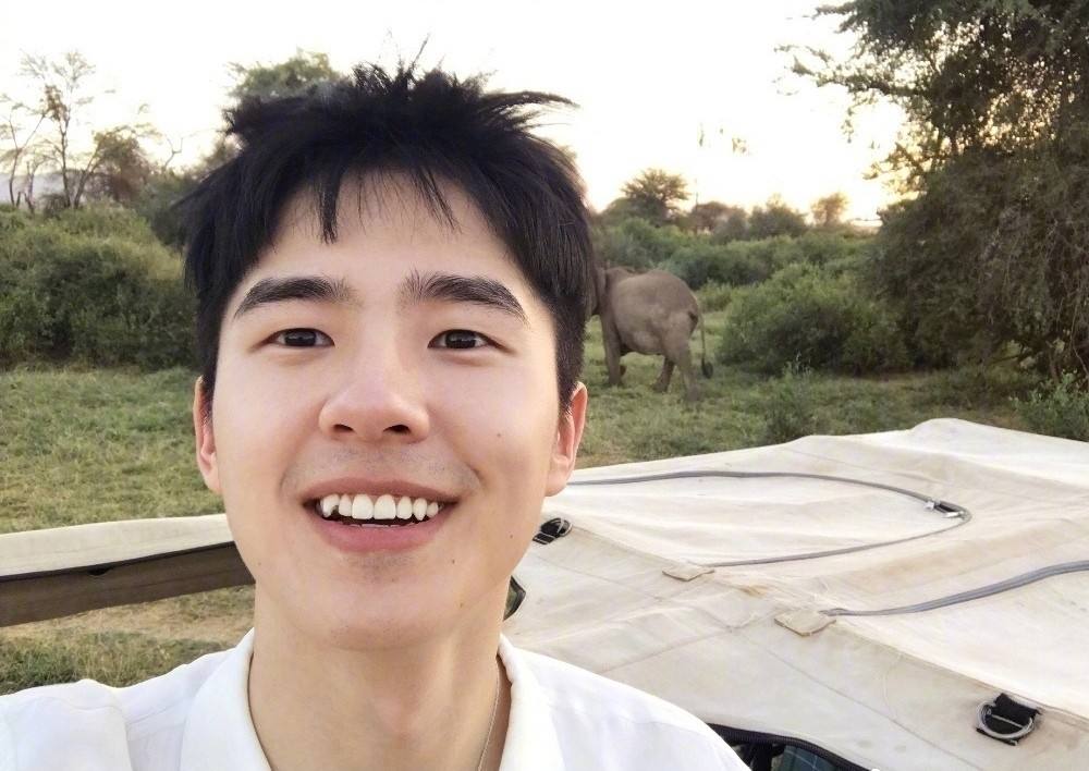 高圆圆变大众脸,刘亦菲沉迷蛇精下巴,明星自拍怎么还没抓拍好看