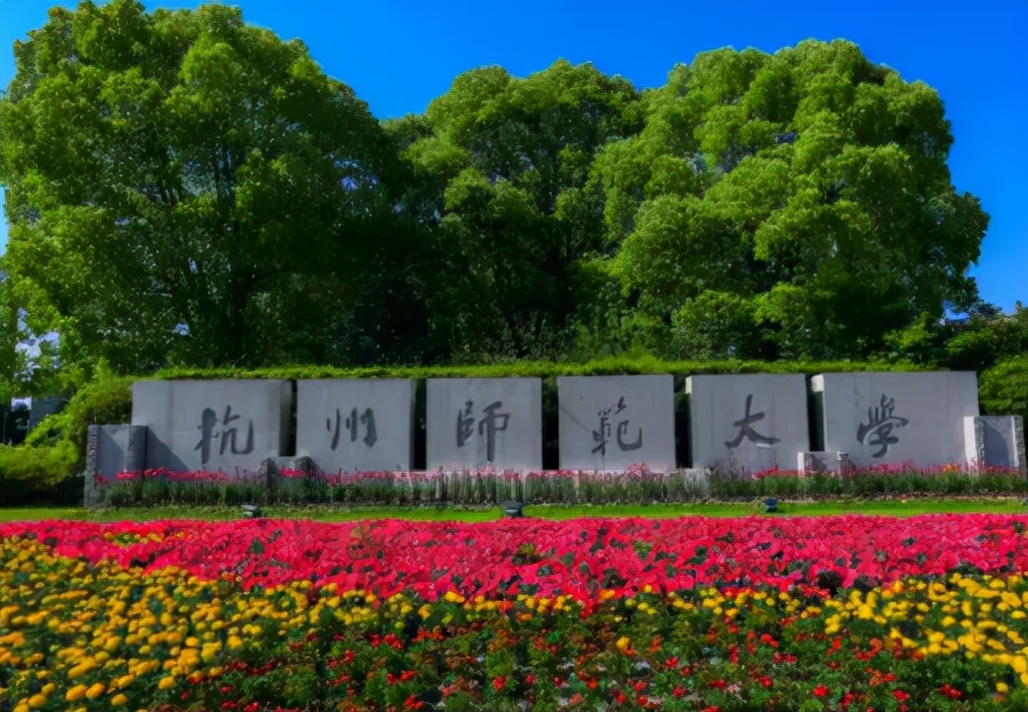 杭师大“马云”雕像被推倒？校方作出回应，和学生不无关系