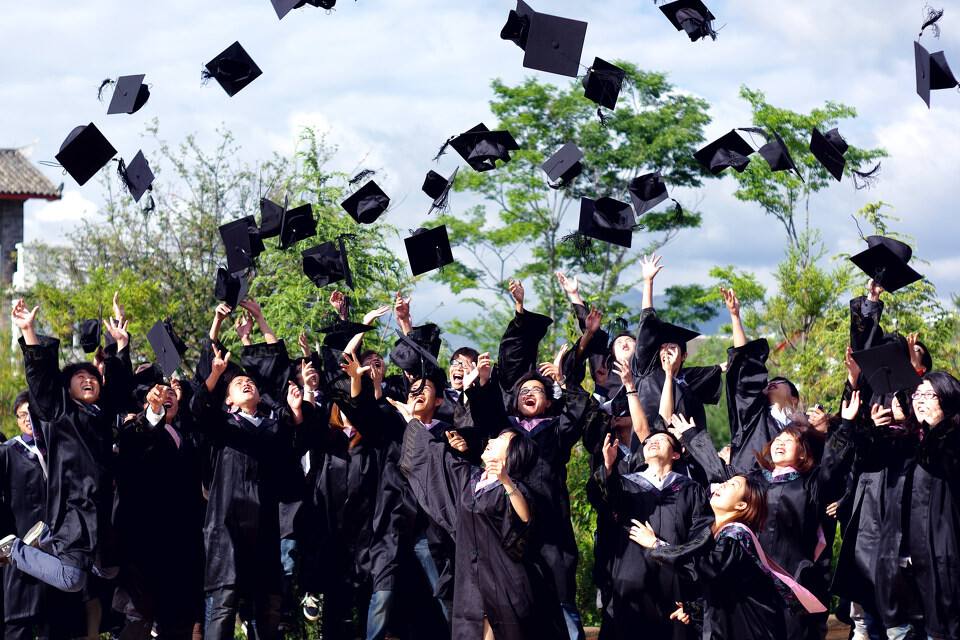 在深圳自考本科，该如何选择学校？