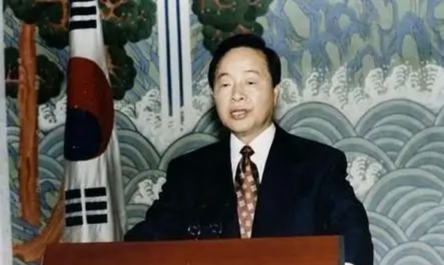 1997年韩国金融危机有多惨？美国一招釜底抽薪，韩国只能卖国自救