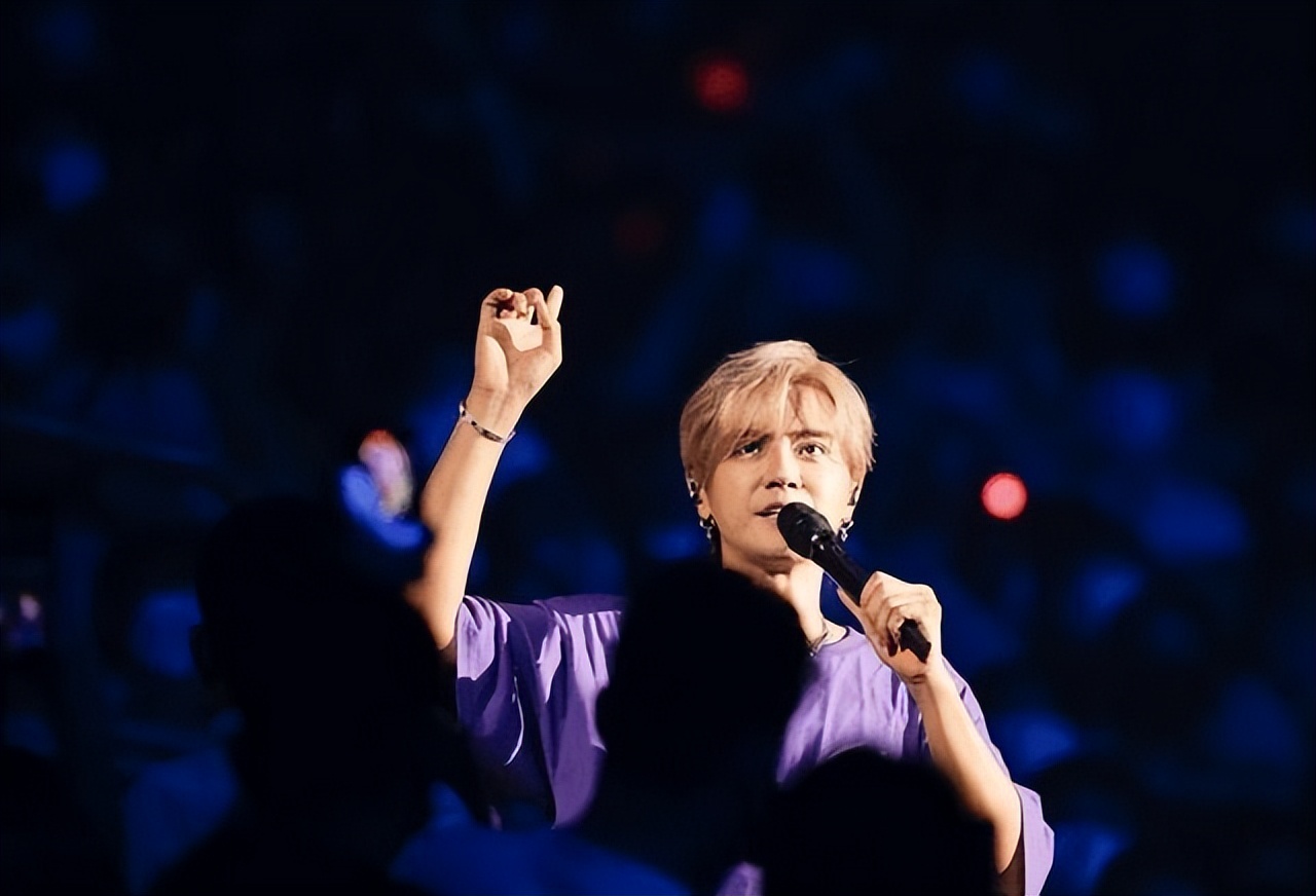 互联网失去记忆?罗志祥小巨蛋开演唱会万人支持,潘玮柏送来花篮