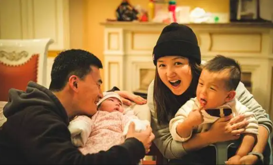 何洁赫子铭的婚姻互撕史：离婚前比烂，离婚后比惨