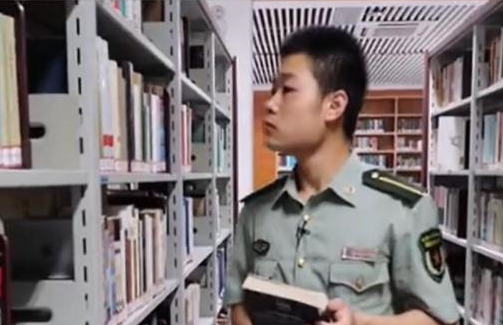 搬砖男孩高考620分，工地收到录取通知书，如今成边防排长