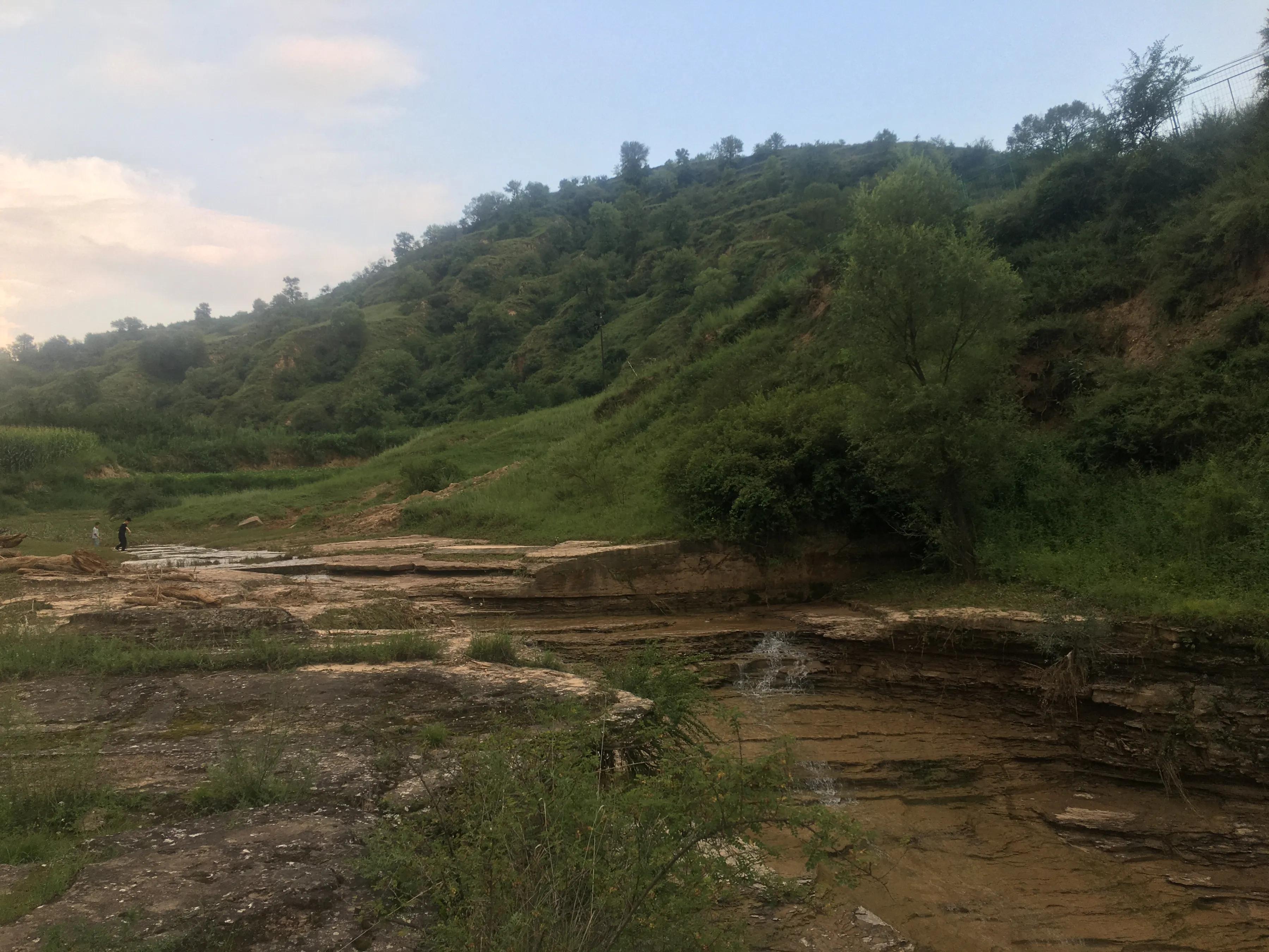 问青山碧水，观人间美景