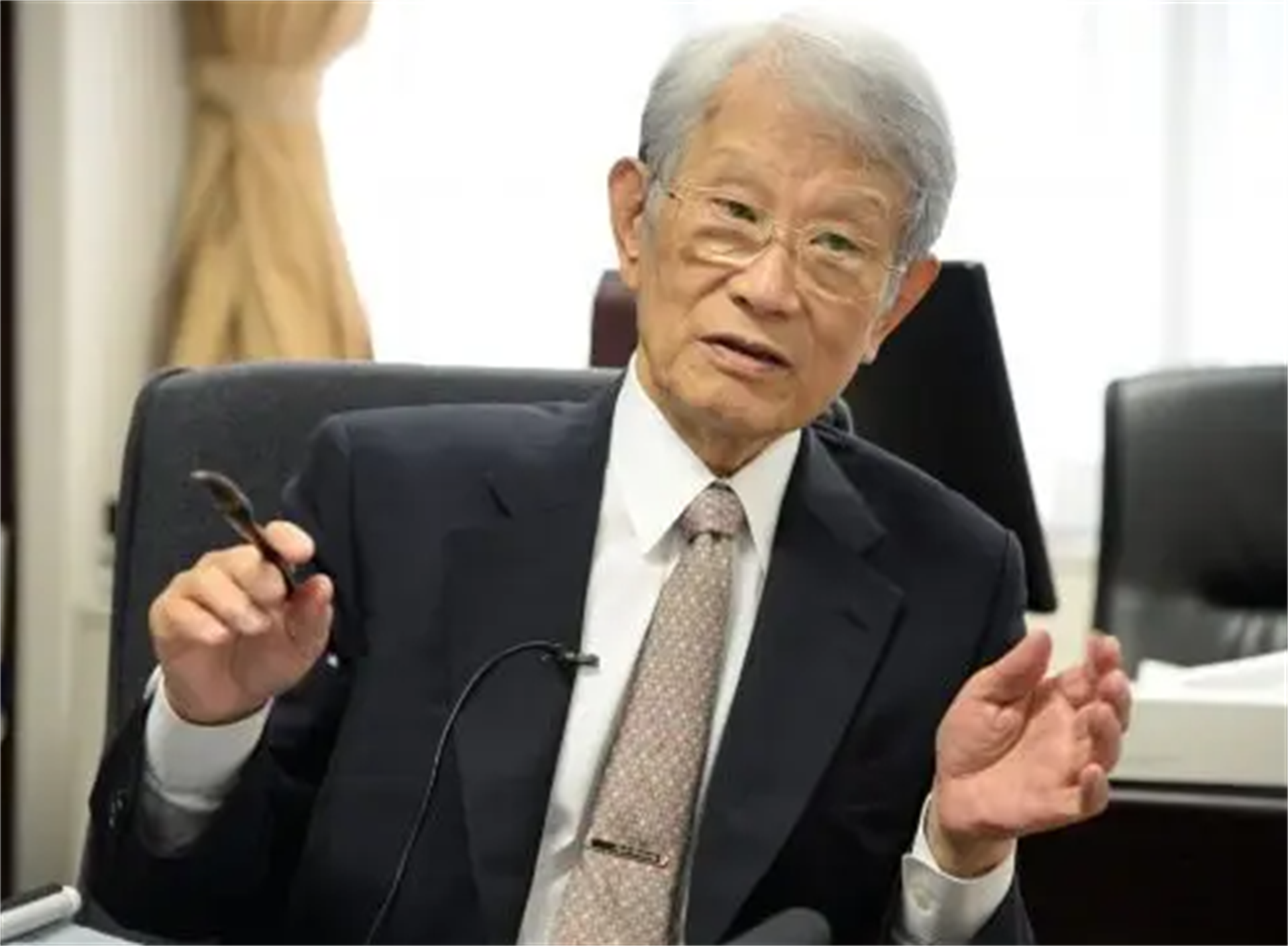 泰山上的“虫二”两字，让日本学者困惑十年，郭沫若却轻松解答