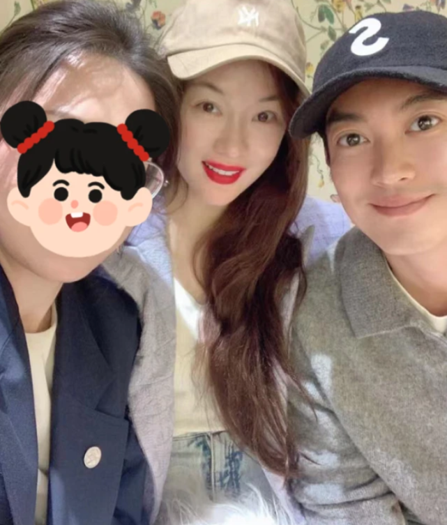 霍思燕520高调放闪，霸气亲吻杜江超甜蜜，近照瘦太多美回少女