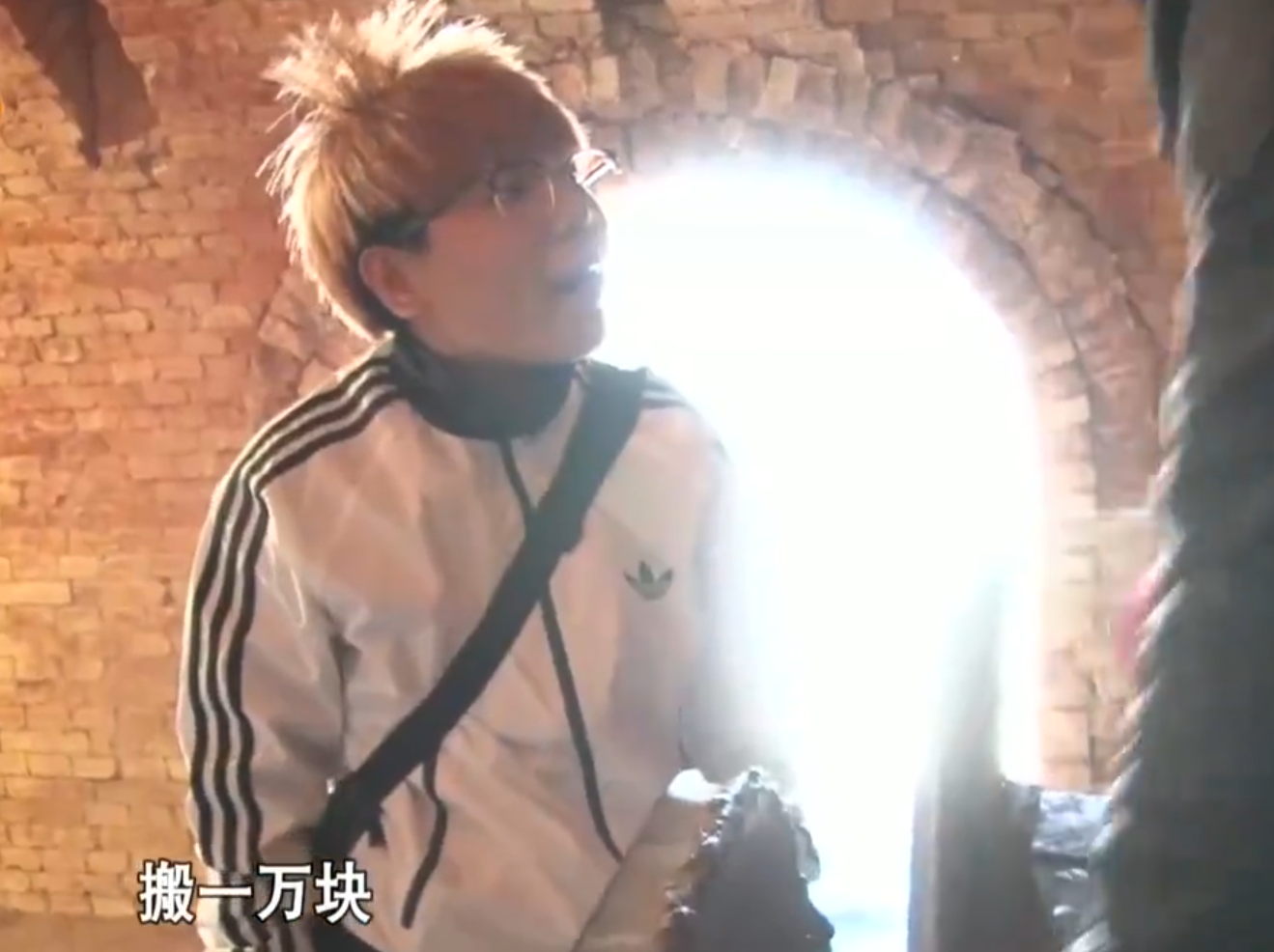 辽宁富家女：每天早饭300块，一双鞋穿三次就扔，喜欢和母亲对打