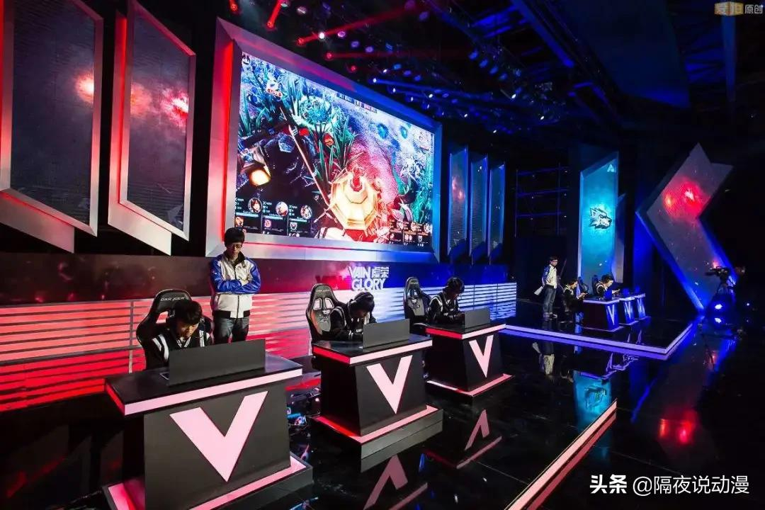 从鄙视链底端到“成年人秘密基地”!网吧正在借“电竞酒店”重生