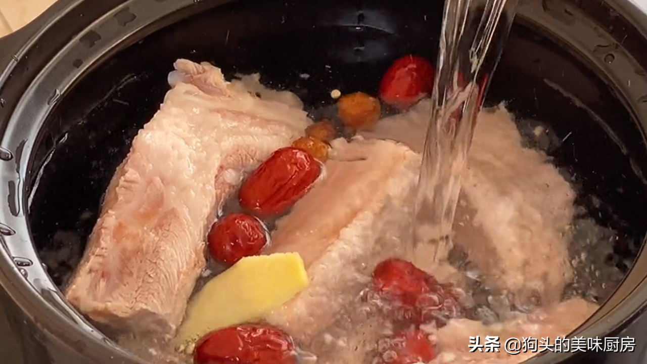 排骨这样做真的好吃，不仅有肉吃还有汤喝，肉汤鲜美，非常实用