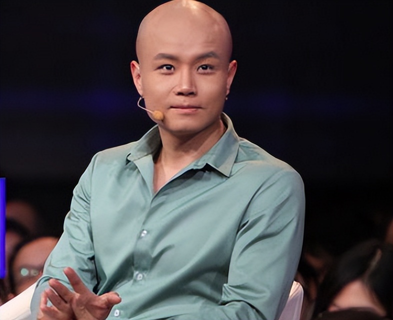 还记得当初相亲节目《非诚勿扰》中那位光头主持乐嘉吗,自从被曝出"