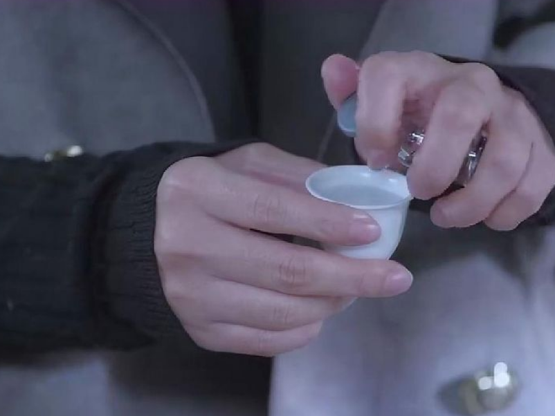 2003年江苏医生为娶情人，连续下毒两年致妻子死亡，最终被判死刑