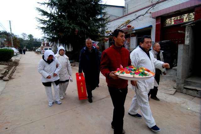 三起三落是什么生肖(蟠龙山塬三朝元老宰相党崇雅古宅街院火红的柿子树)