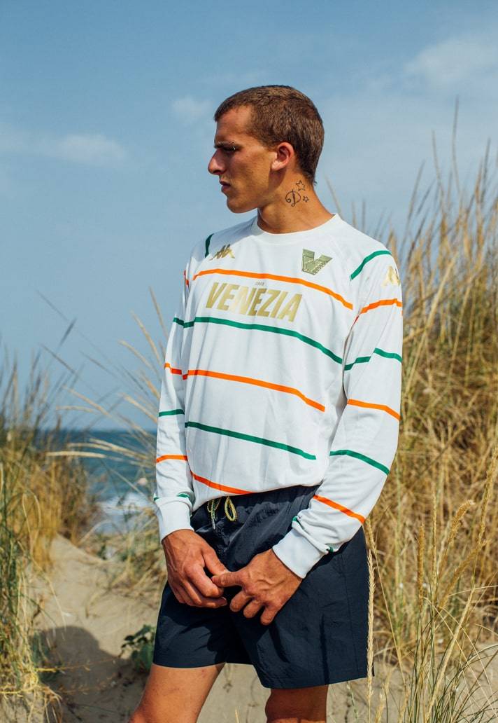 世界上最好的足球队服（本赛季哪支球队的三套球衣设计水平最高？这十大球队走在时尚前沿）