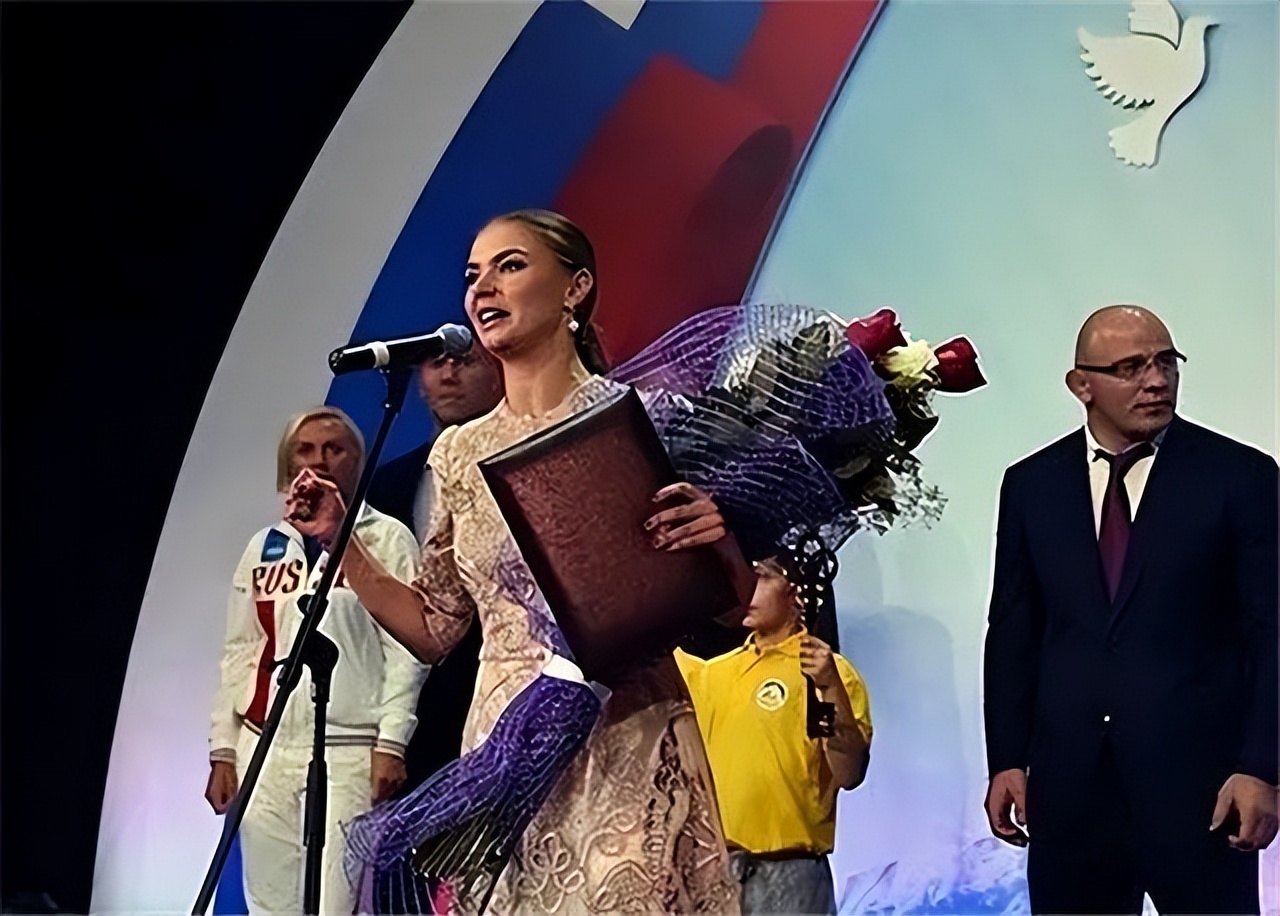 俄罗斯体操女皇卡巴耶娃: 和普京传15年绯闻，儿子和普京极像