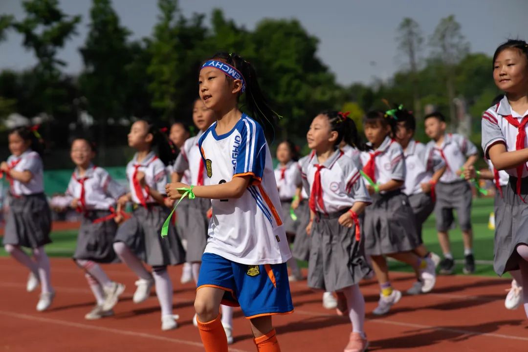 双流区西航港小学首届“星港杯”校园足球联赛开幕式成功举办