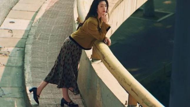 栾蕾英复古影片，含蓄充满平静的生活气息