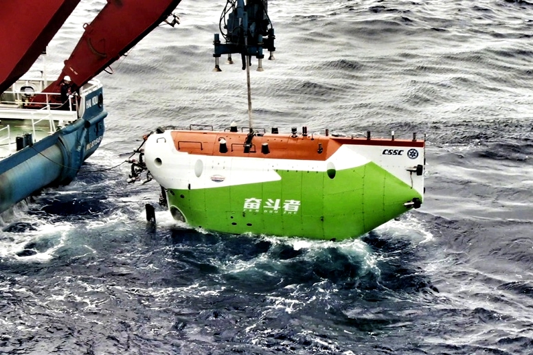 1个，2个……27个，中国奋斗号如下饺子，连刷万米深潜世界纪录