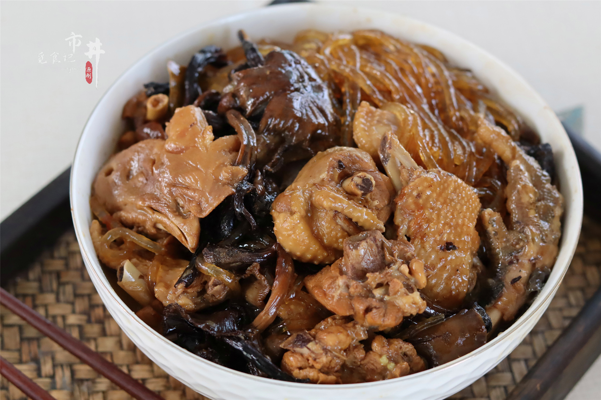 煨和炖的区别做东北菜小鸡炖蘑菇用什么菇什么粉条和鸡肉教传统老做法