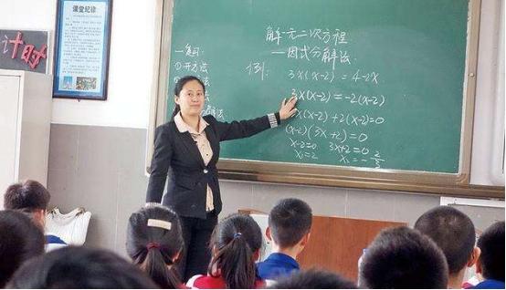 教师行业工作者注意，学历成硬性要求，部分老师恐面临失业