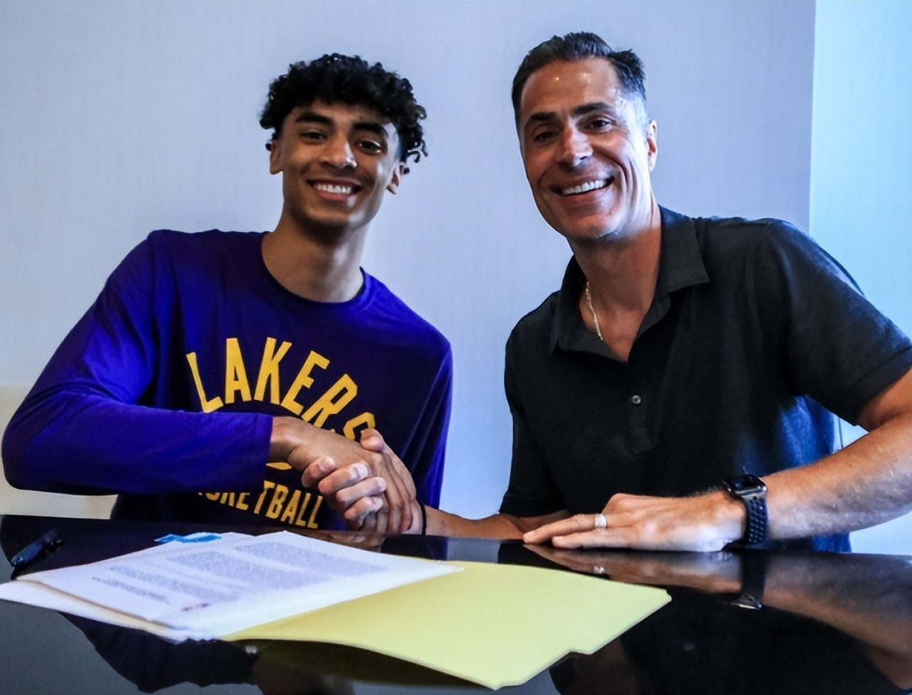 5年2.7亿，又一份超级合同诞生！湖人勇士签约，哈登合同最便宜