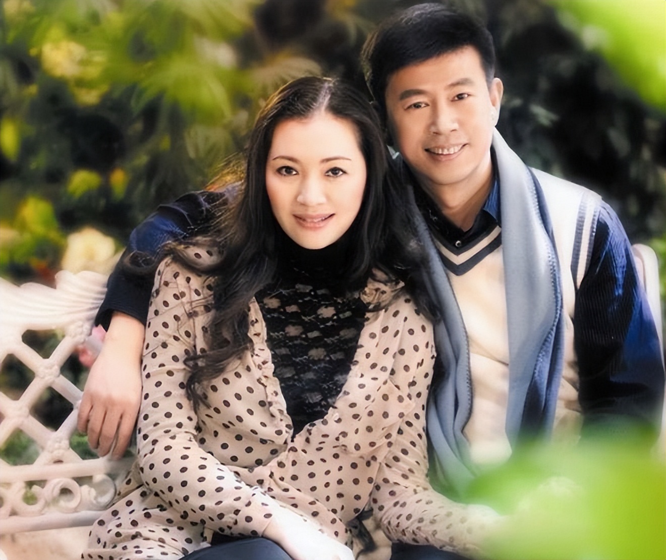 著名演员江柏萱,不顾家人反对娶单亲妈妈,恩爱25年,55岁翻红